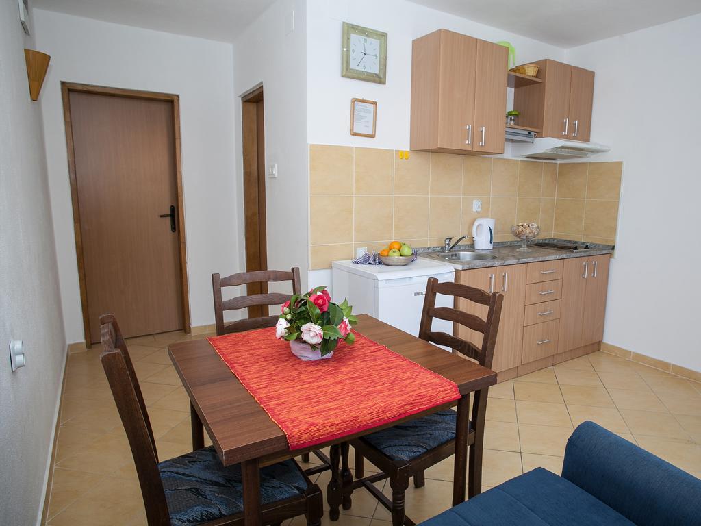 Daria Apartments Kotor Zimmer foto